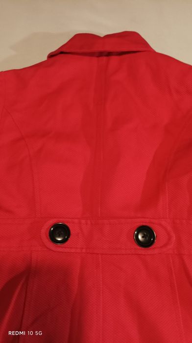 Gabardina em laranja,de marca Bershka, tamanho M