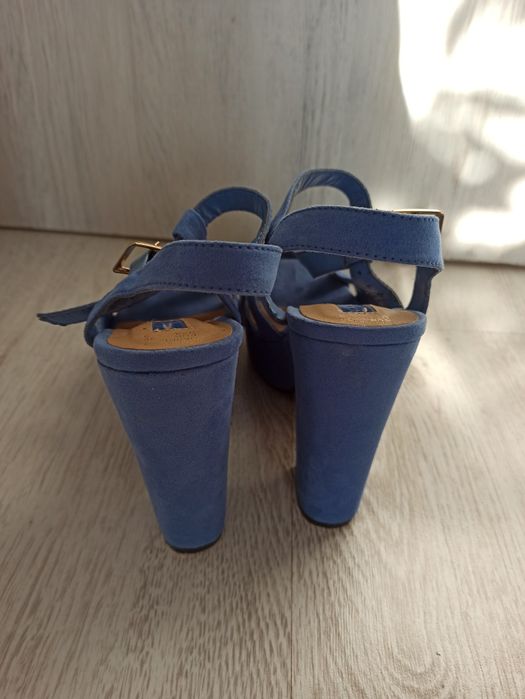 Sandały na słupku roz 36 Atmosphere