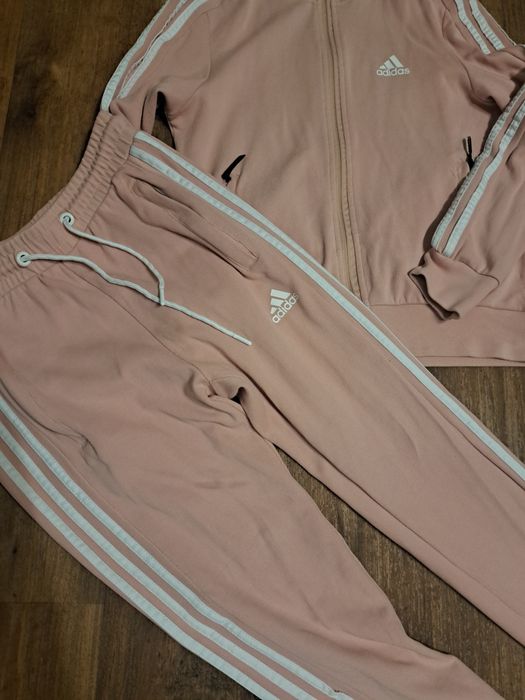 Женские костюмы спорт