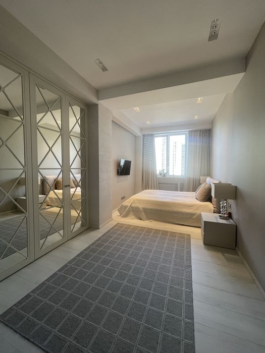 Красива стильна квртира на 6 Фонтана. Три спальні.