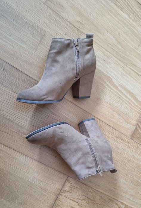 Botins com tachas da Pull&Bear