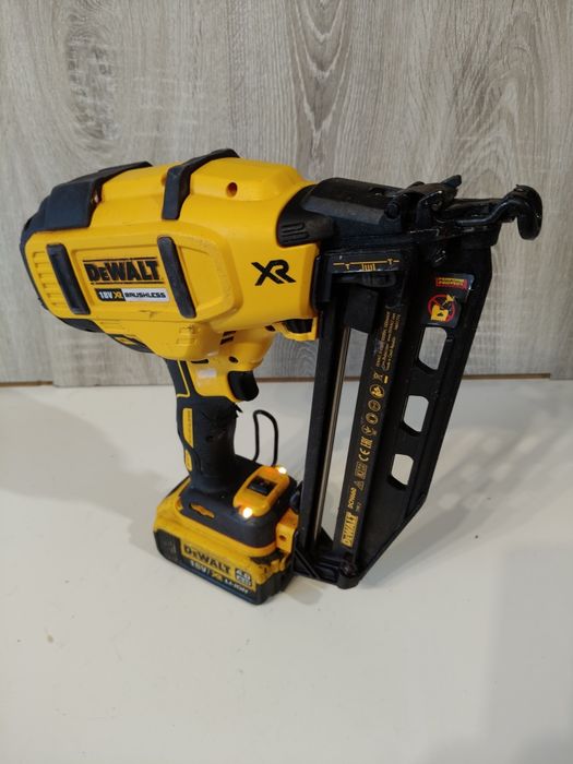 Dewalt DCN660 aku gwozdziarka 18v 4.0ah bezszczotkowa