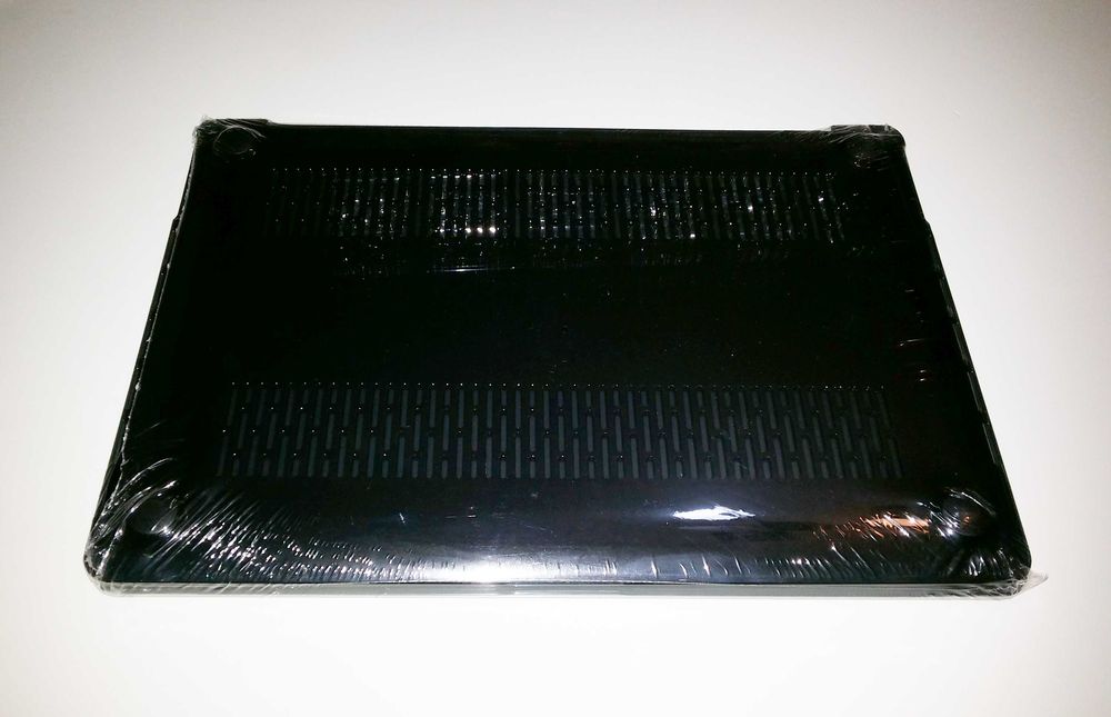 MacBook Pro 15'' - Capa Hard-Shell Comma - Cor Preto
