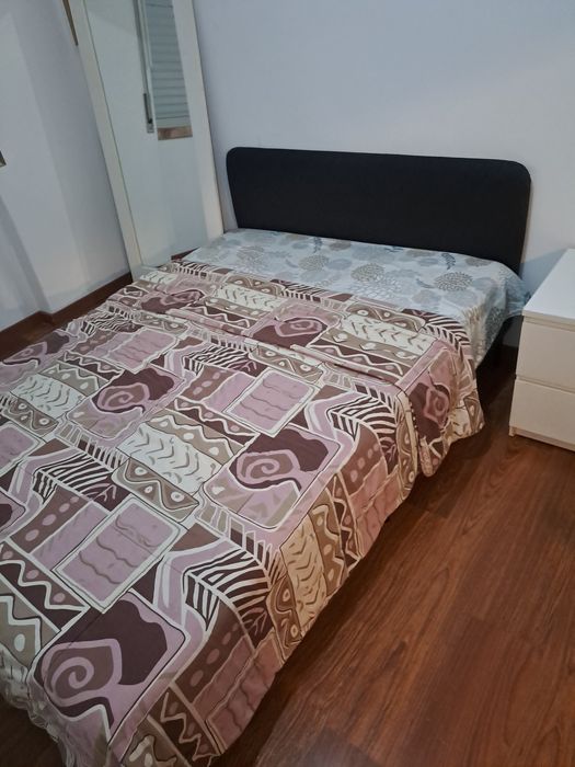 Vendo cama e colchão 50 euros