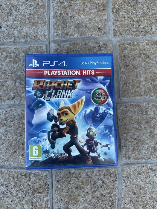 4 jogos de playstation 4 o primeiro com a caixa um bocado estragada mas todos os cds em bom estado