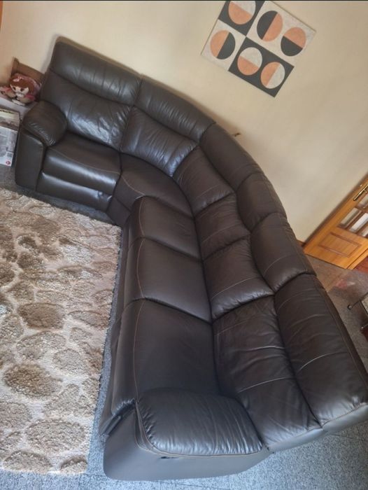 Sofá de pele de 6 lugares
Preço Negociável!
Transporte a c