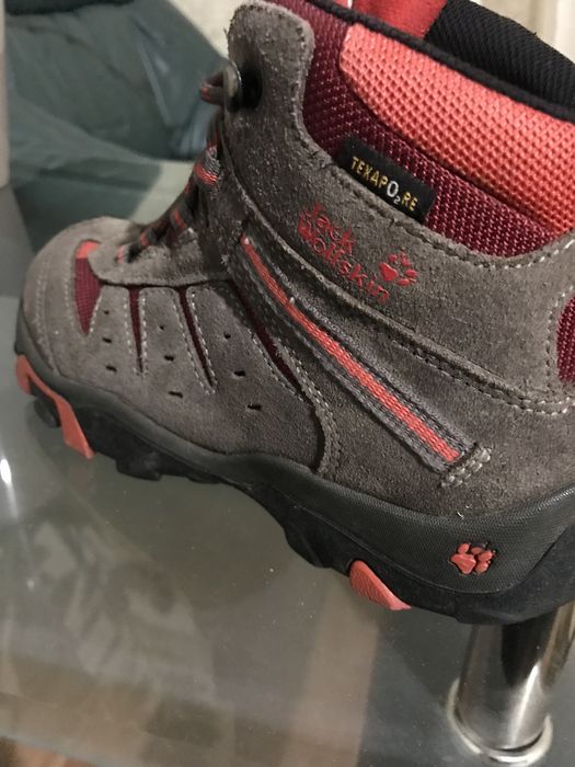 Кросівки- черевики, демисезонні ,  підросткові- розмір 35.