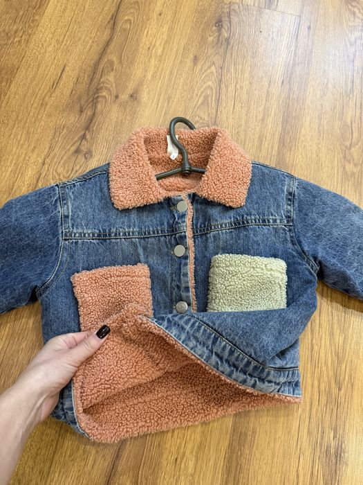 Джинсова утеплена куртка.Стильна,модна.На 3-4 р