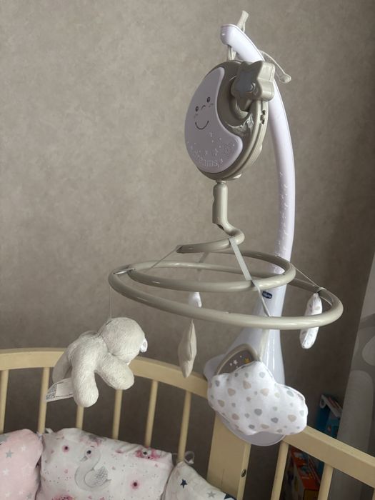 Продам мобиль на кроватку