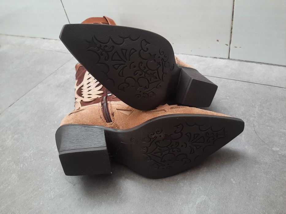 Botas cano camurça NOVAS