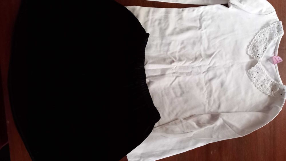 Biała bluzeczka i spódniczka czarna 134 strój galowy