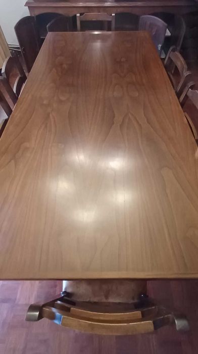 Conjunto de Mesa de Sala com 6 cadeiras Madeira e Pele