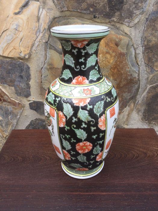 Jarrão Porcelana Chinesa Família Negra séc XIX Marcado 35 cm