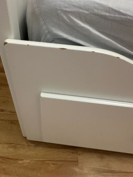 Leżanka Hemnes z 3 szufladami plus dwa materace 20cm plus biurko w zestawie
