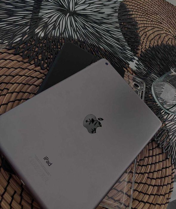 iPad Air gen 1 // 16GB // BEZ BLOKAD + ETUI