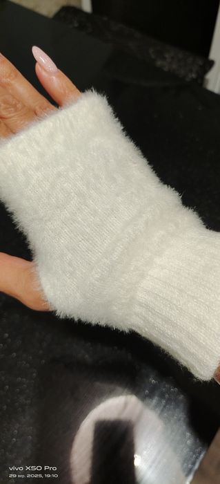 Мітенки жіночі білого та чорного кольору