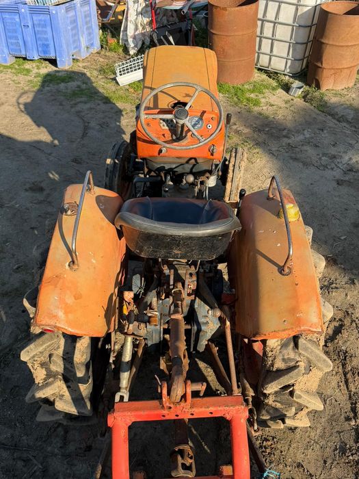 kubota L2000 em bom estado