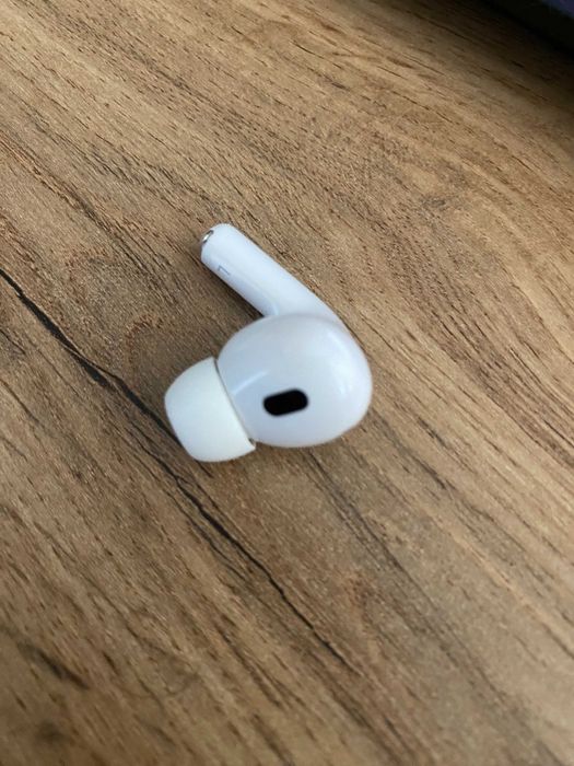 Продаю ЛІВИЙ навушник Apple AirPods (2-го покоління)
