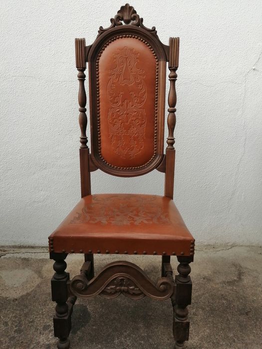 4 Cadeiras novas em couro para sala
