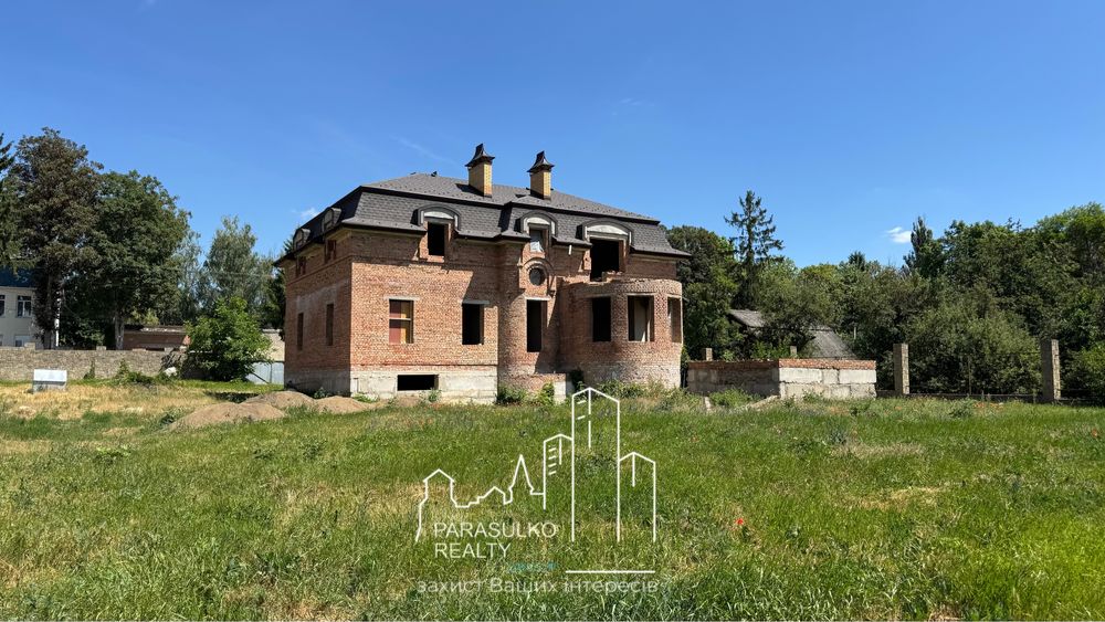 Продам розкішний будинок у мальовничому місці