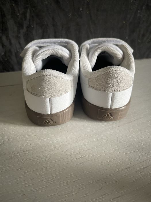 Продам детские кроссовки Adidas оригинальние