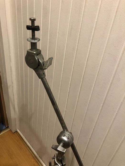 Statyw do talerza łamany.