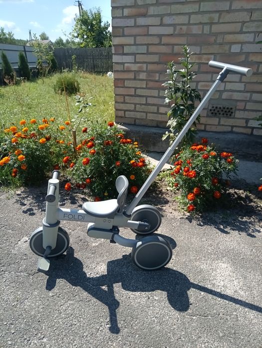 Дитячий триколісний велосипед