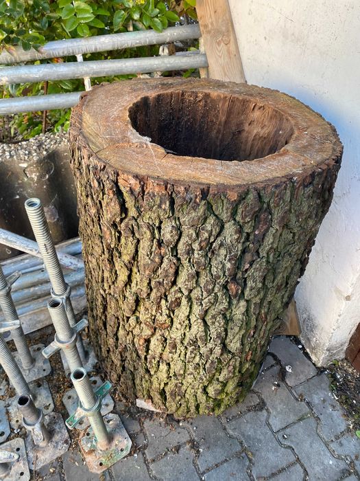 Duży pieniek na beczkę do ogrodu ozdobny