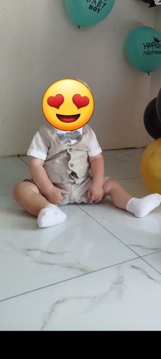 Гарний костюмчик