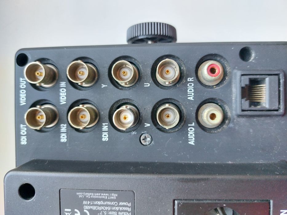 SWIT S-1057DP накамерний монітор