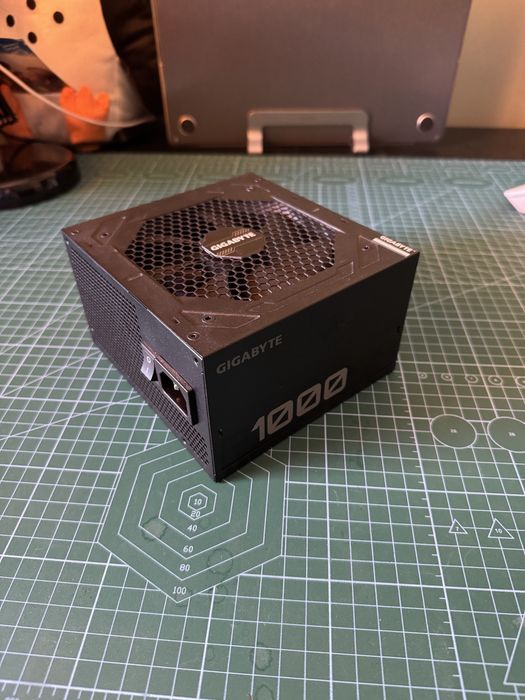 Gigabyte P1000-GM 80 plus GOLD