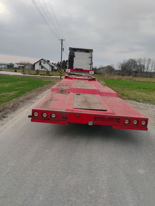 Naczepa niskopodwoziowa z wyciągarką