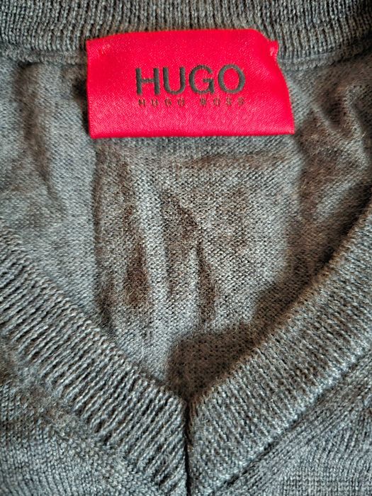HUGO BOSS Шерстяной свитер с V-образным вырезом
