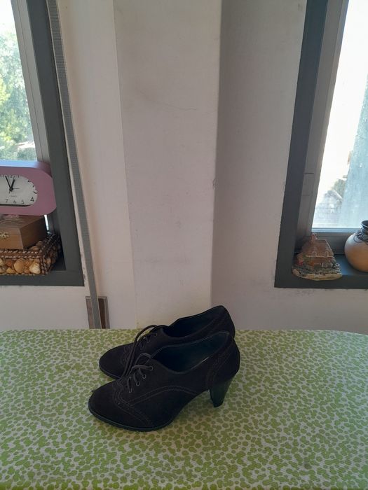 Vendo Sapatos de Senhora muito bonitos como novos