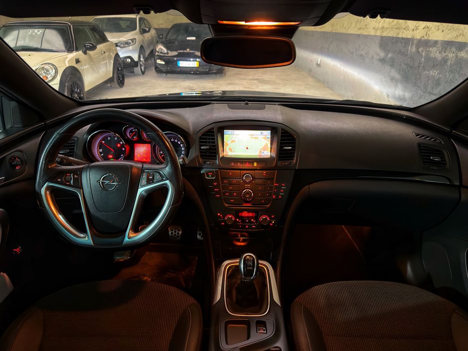 Opel Insignia Sports Tourer 2.0 CDTI 160cv Cosmo - Desde 105€ Mês