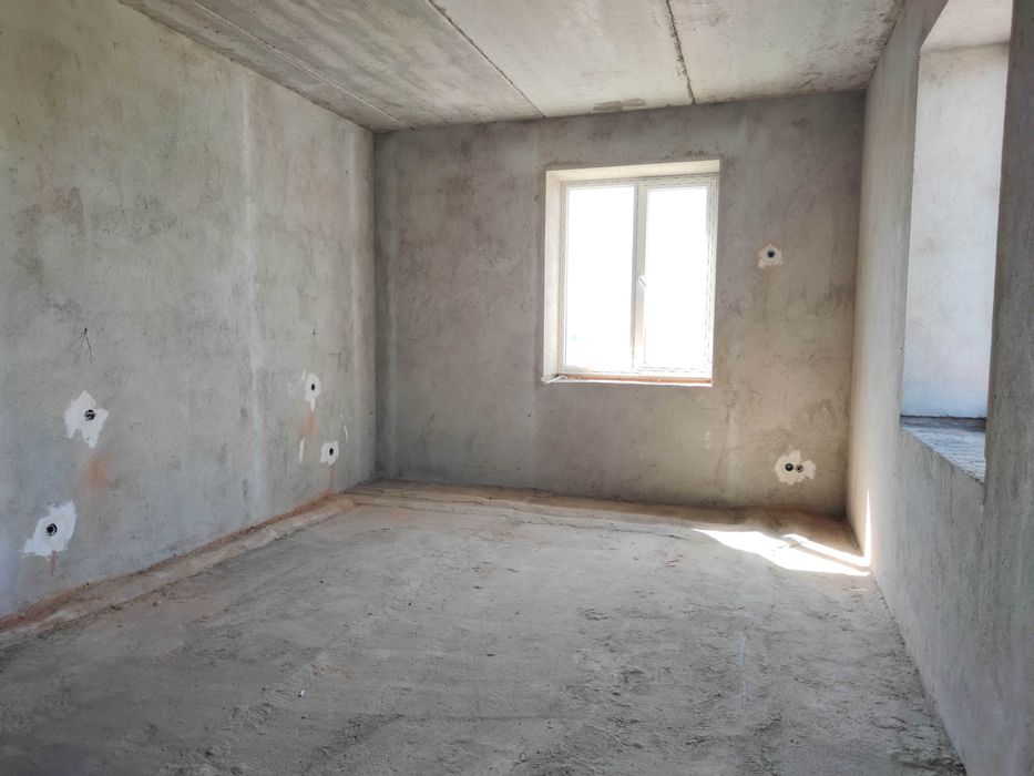 Продаж фасадної будівлі 1200 м² на міжнародній трасі, Вінницька обл.