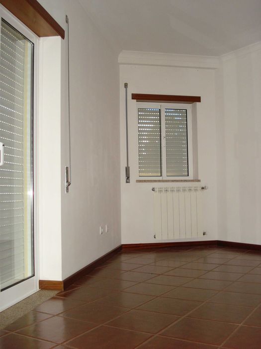 Aluga-se apartamento T2