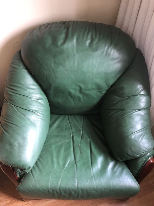 Vendo 1 sofá de um lugar , bem estimado  .