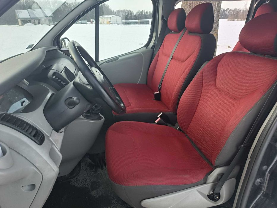 Renault Trafic 9 osobowy 2.5 bardzo zadbany ( vivaro primastar)