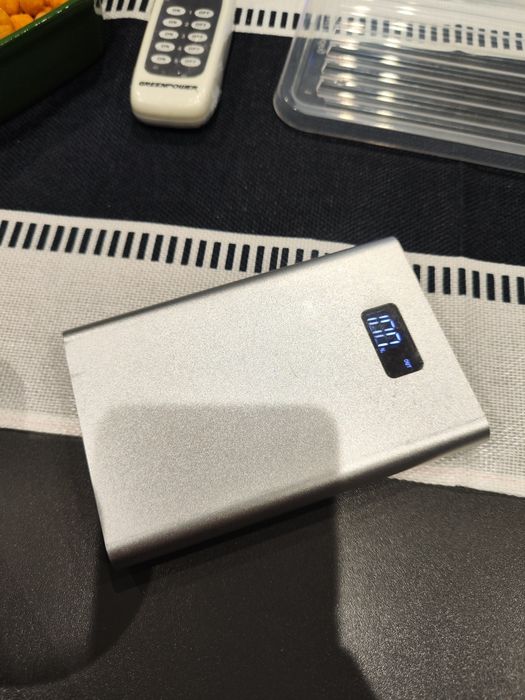 Power bank 16000 mAh z wyświetlaczem