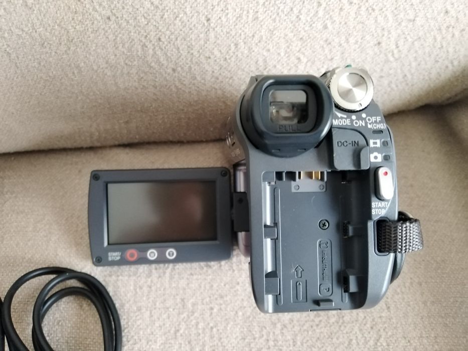 Câmara de Filmar Sony Handycam 12X Mega Pixel Optical Zoom Zoom