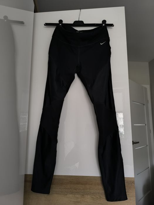 Czarne legginsy sportowe Nike