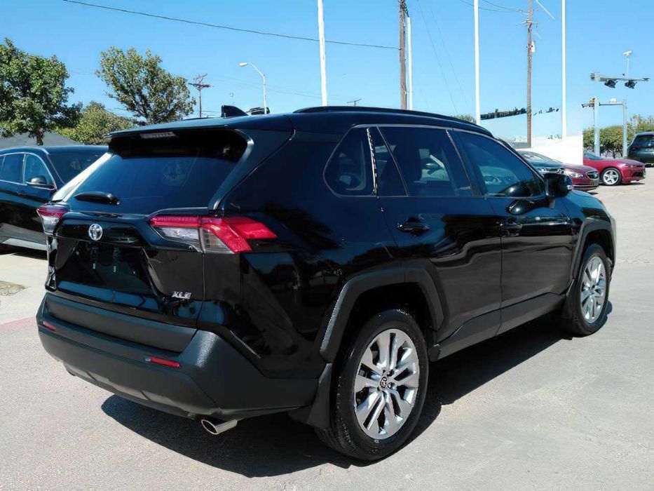Toyota RAV4 XLE Premium      2024