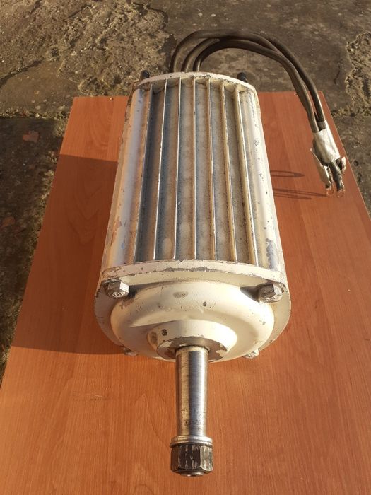 Prądnica, generator do elektrowni wiatrowej, trójfazowy.