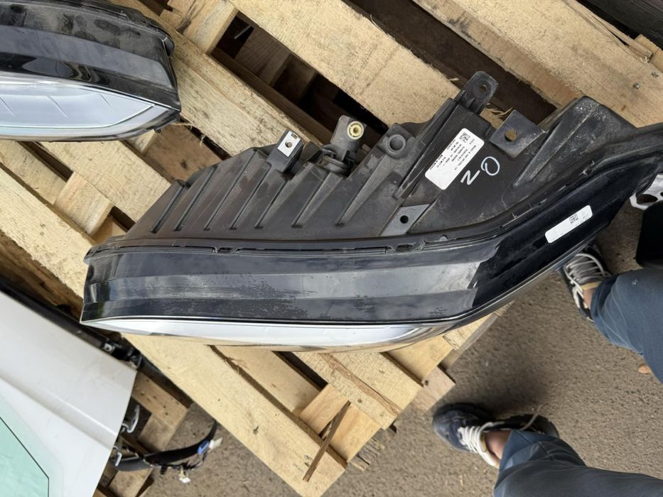 Фари Tesla Mode X 2022 plaid