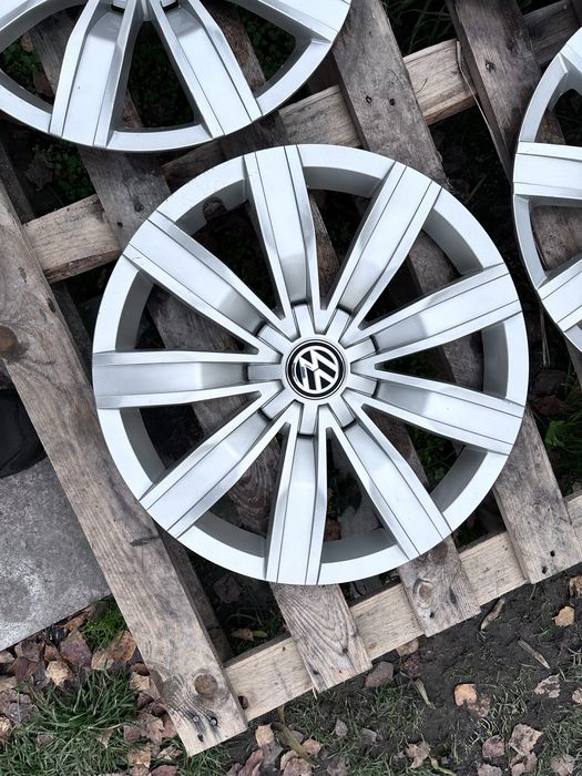 Komplet oryginalnych kołpaków VOLKSWAGEN o średnicy 17"