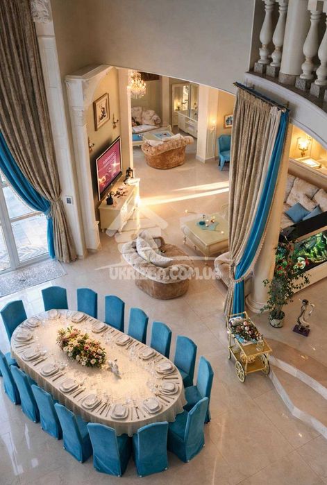 Дом 800кв.  VIP- уровня. Большой теплый бассейн. До 30 человек.