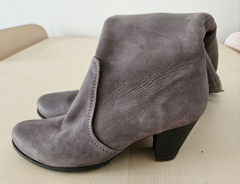 Buty damskie, kozaki z  długa cholewką; 38; Tamaris; caffe latte, beż