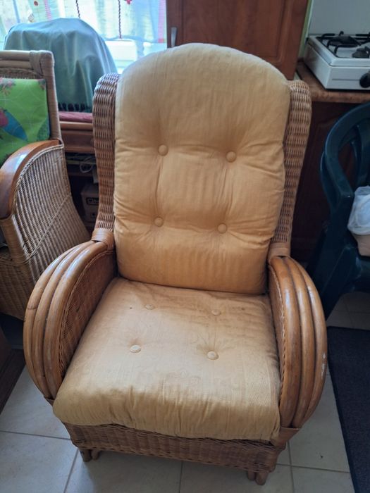 Fotel wiklinowy uszak sygnowany stemplem PRS