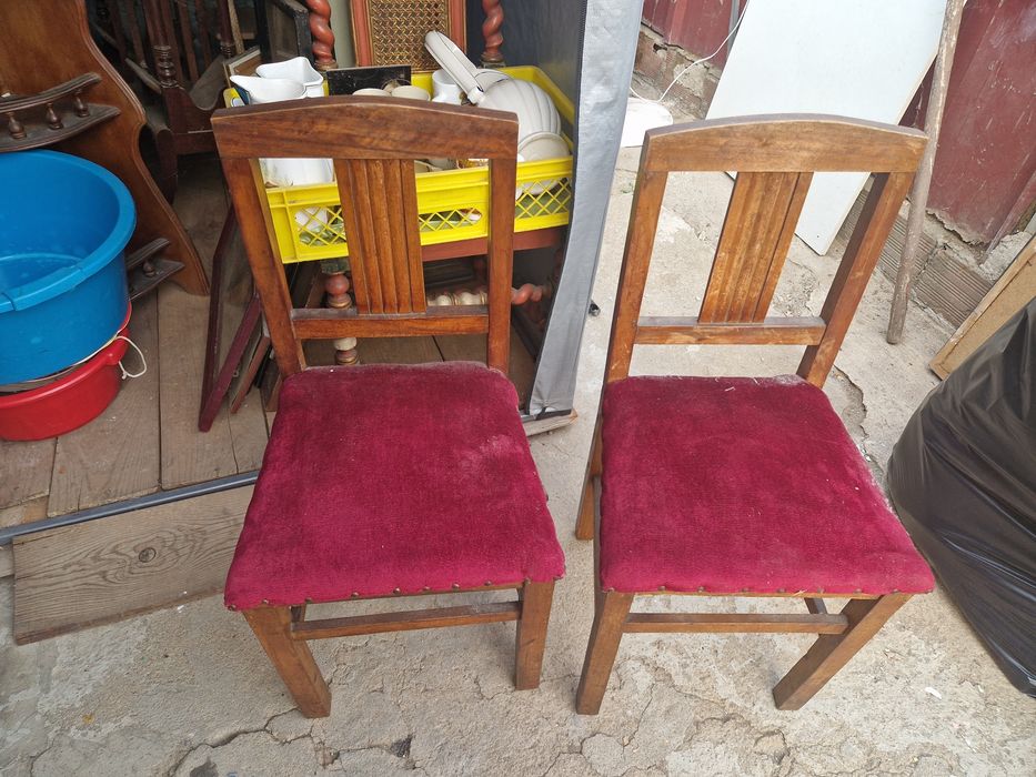 2 cadeiras antigas